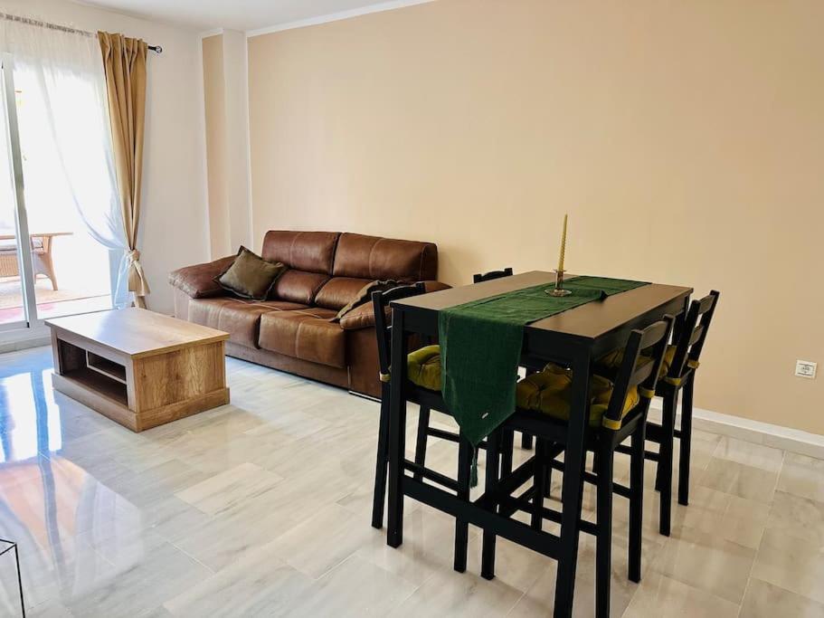 Encantador Vista Golf, Grande Terraza Apartamento *